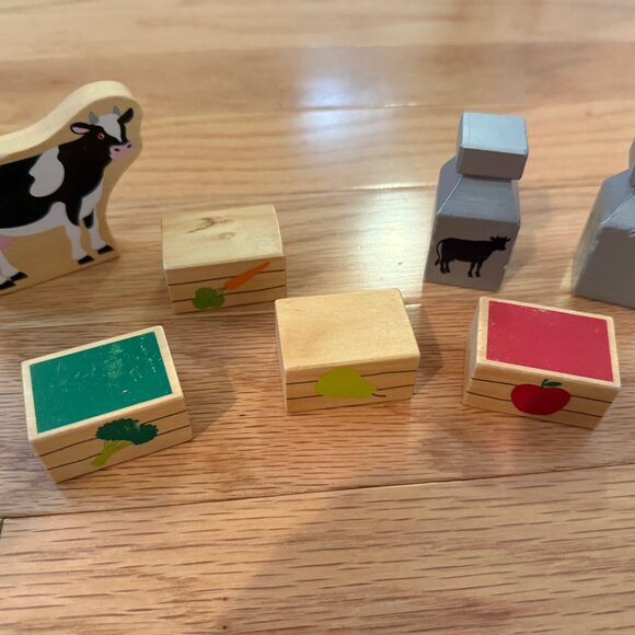 Melissa & Doug Wooden Farm Train Playset - Picture 3 of 6